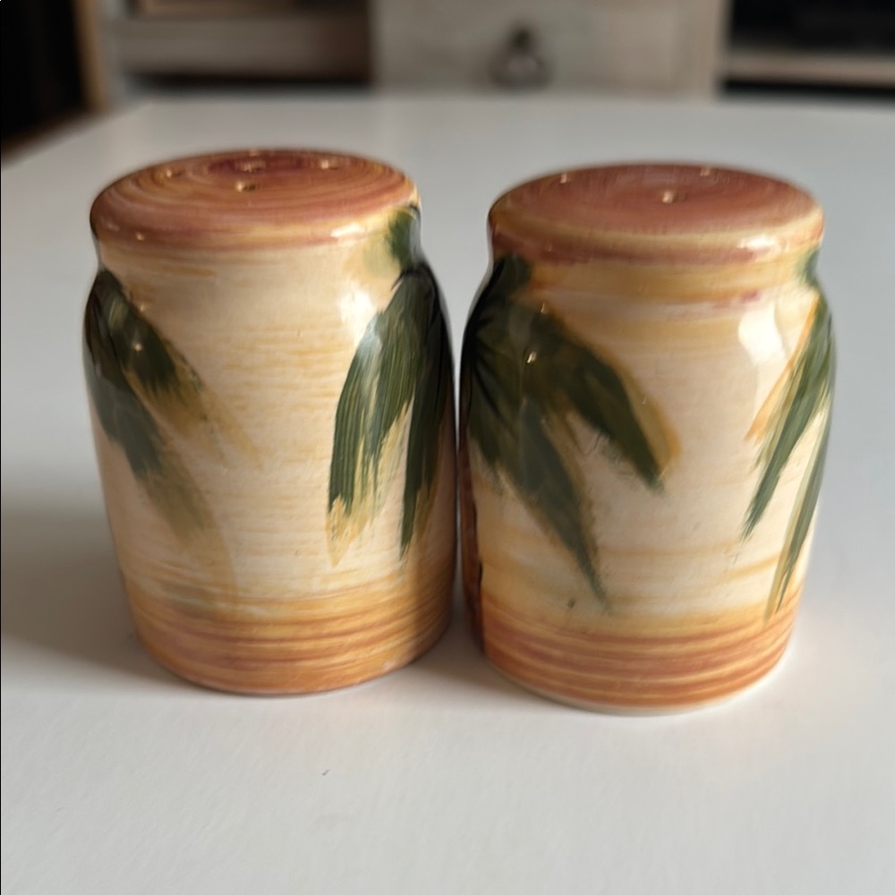 Hand-Painted Palm Tree Ceramic Salt & Pepper Shakers in Beige and Green - Picture 5 of 6